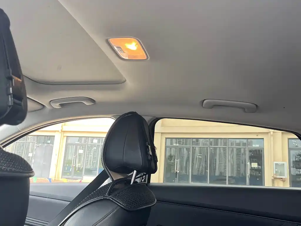Hyundai Elantra — миниатюра 7