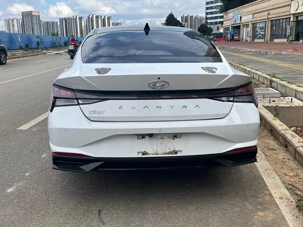 Hyundai Elantra — миниатюра 12