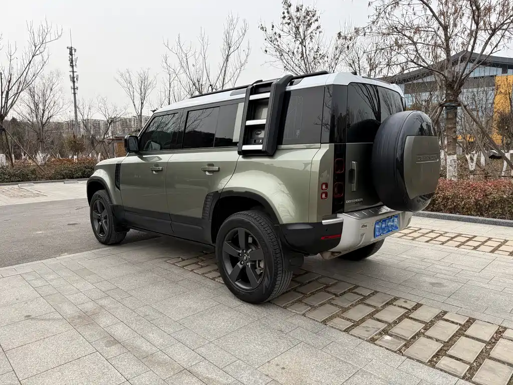LAND ROVER DEFENDER