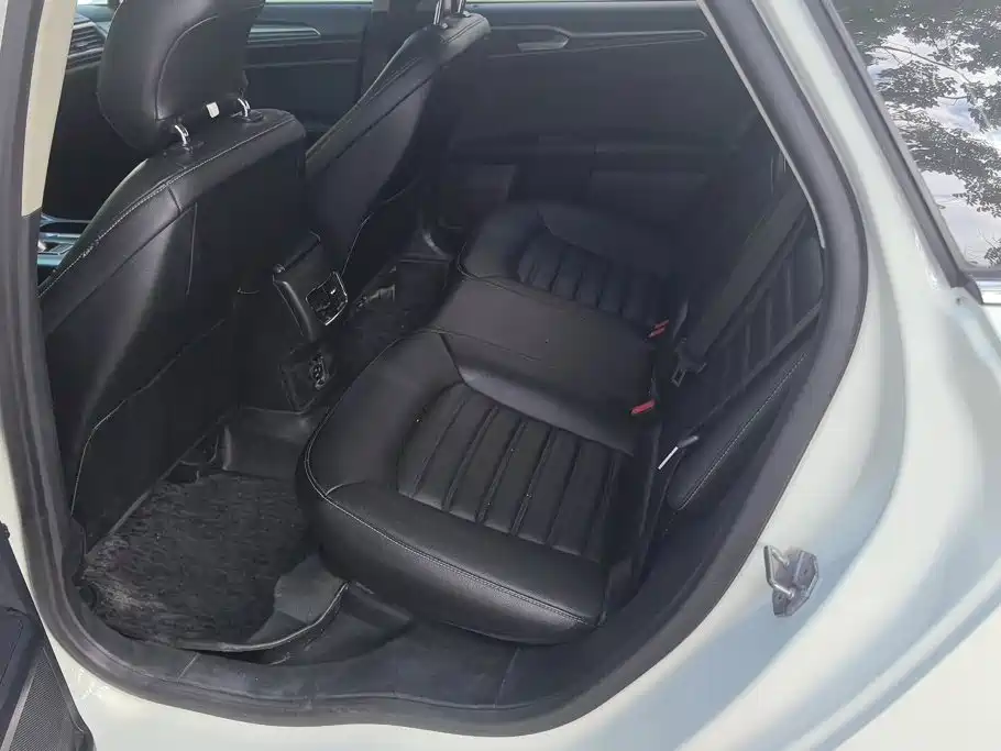 Ford Mondeo — миниатюра 11