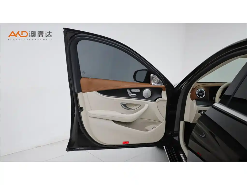 Mercedes-Benz E-Class — миниатюра 10
