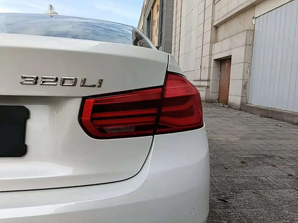 BMW 3 Series — миниатюра 8