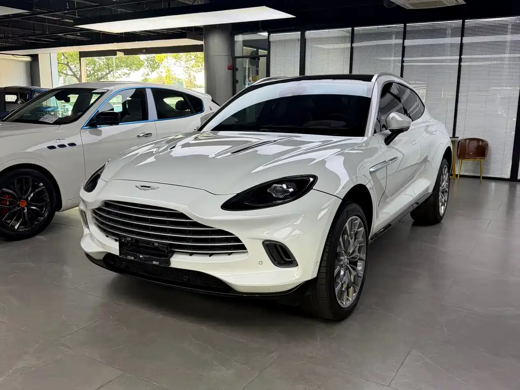 Aston Martin DBX — миниатюра 3