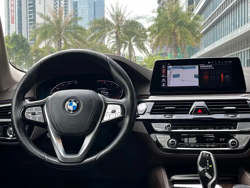 BMW 5 Series — миниатюра 11