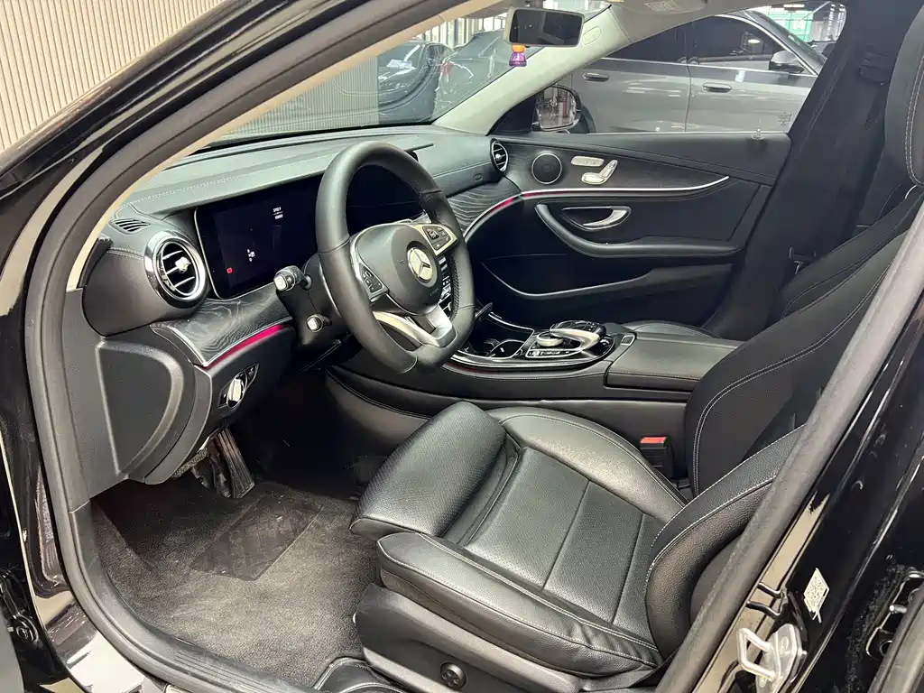 Mercedes-Benz E-Class — миниатюра 6