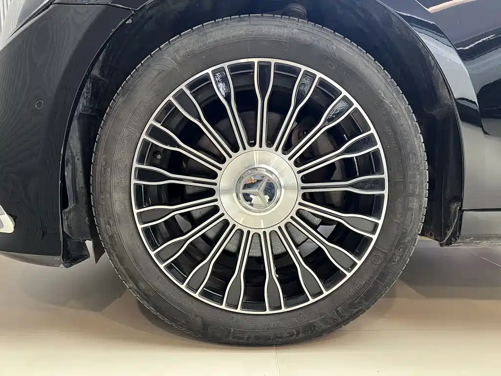 Mercedes-Benz E-Class — миниатюра 17