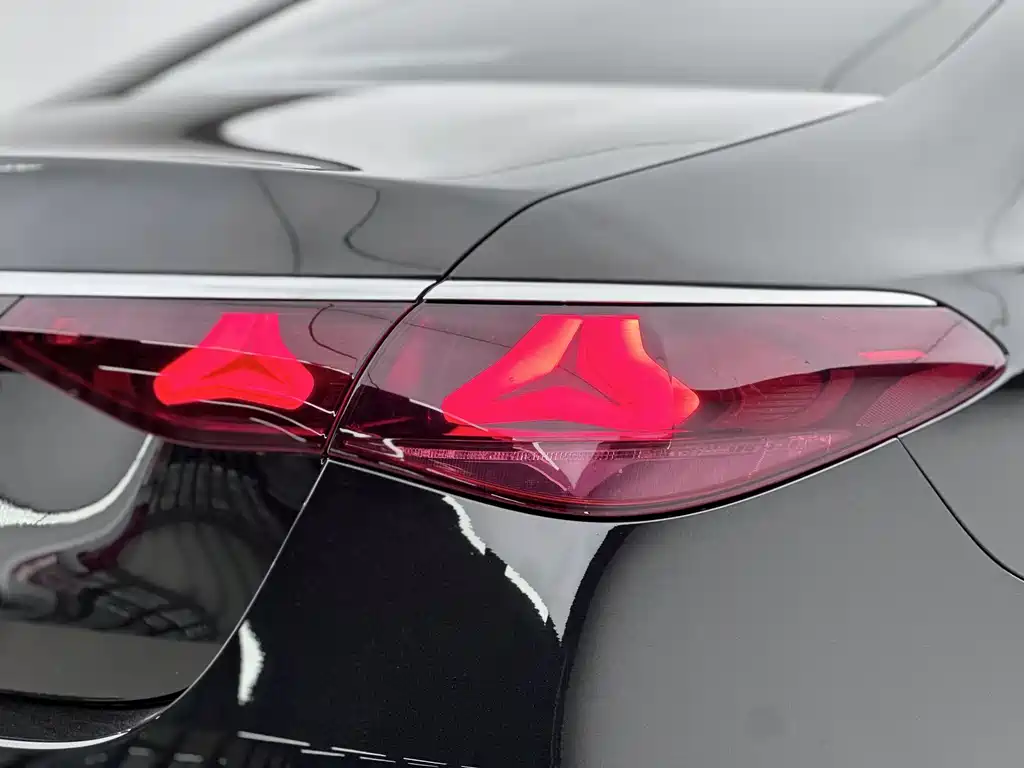Mercedes-Benz E-Class E 2025 E 300 L Fashion