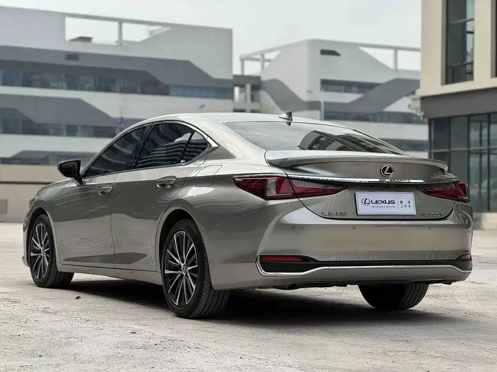 Lexus ES 2022 300h Premium