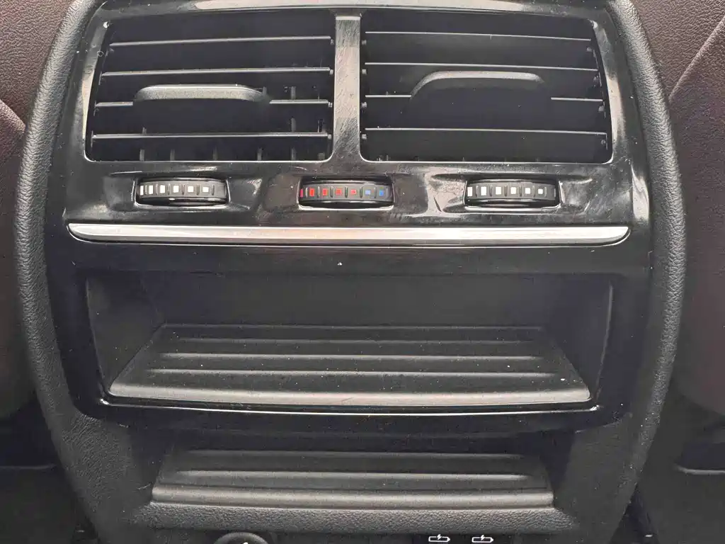 BMW 5 Series New Energy — миниатюра 21