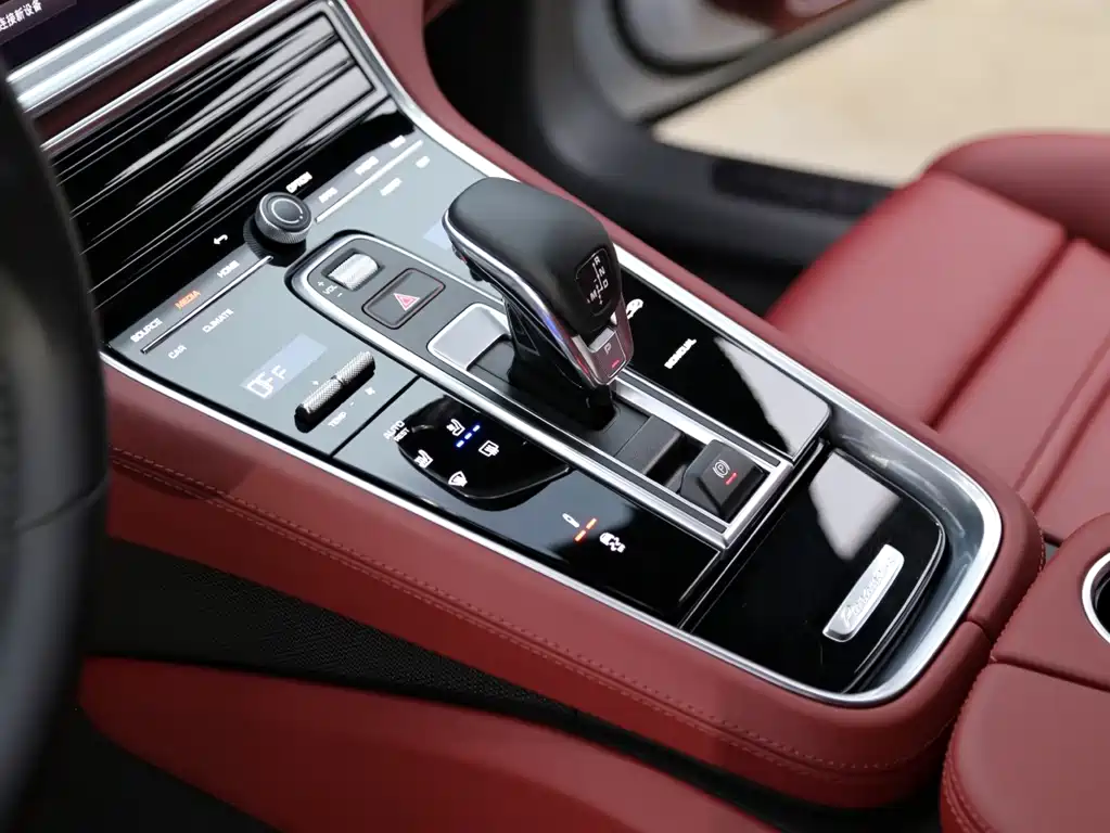 Porsche Panamera E-Hybrid 2023 — фото 14