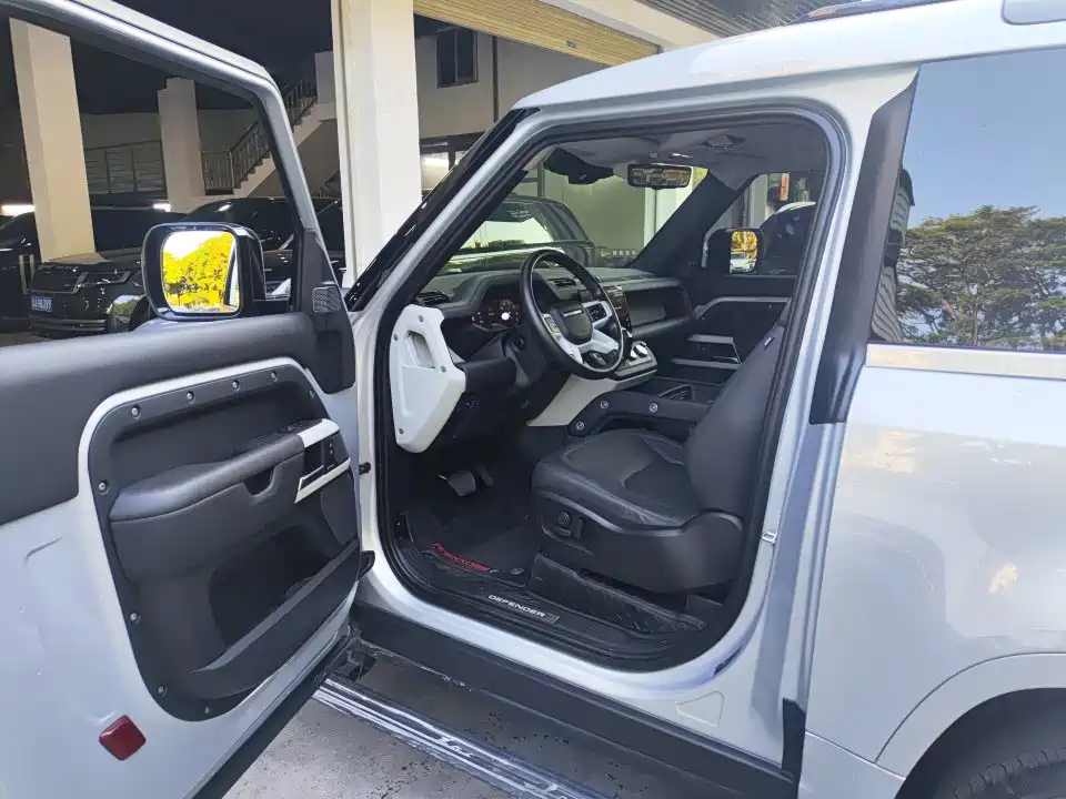 Land Rover Defender — миниатюра 7