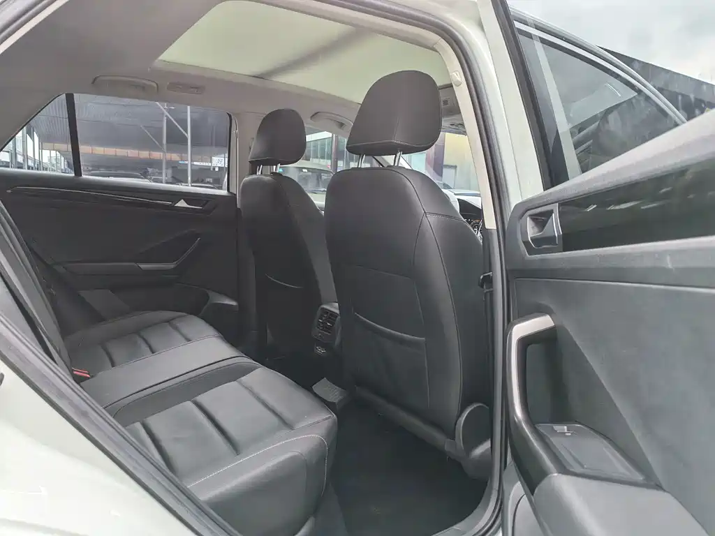 Volkswagen T-Roc — миниатюра 11