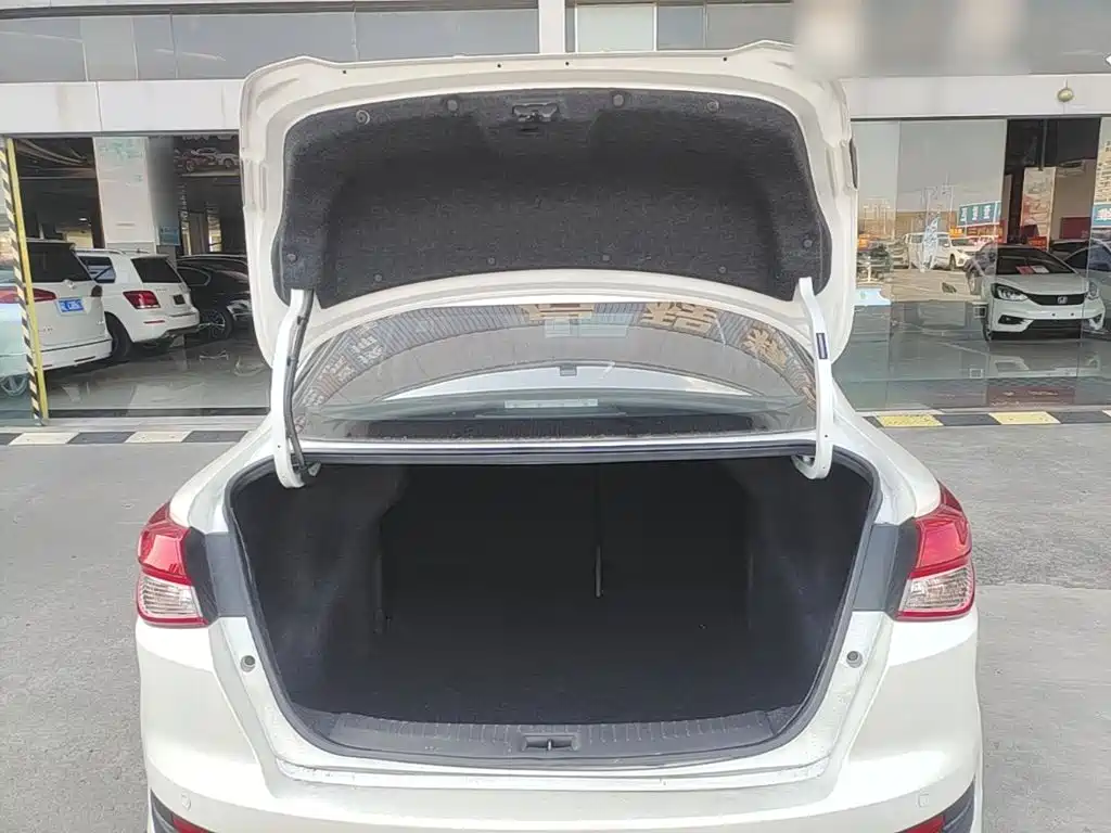 Nissan Bluebird — миниатюра 19