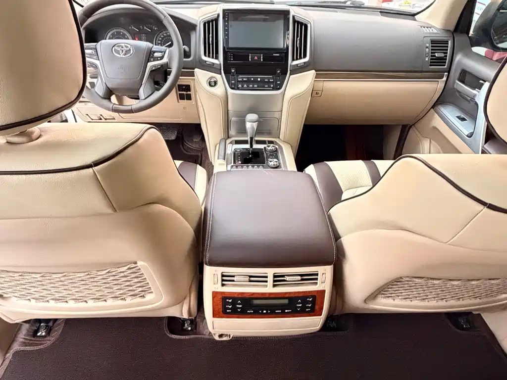 Toyota Land Cruiser 2012 4.0L AT VX