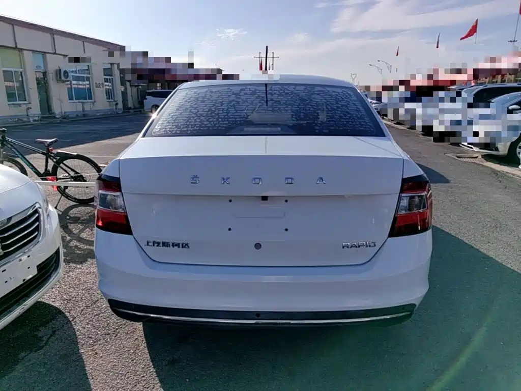 Skoda Rapid — миниатюра 6