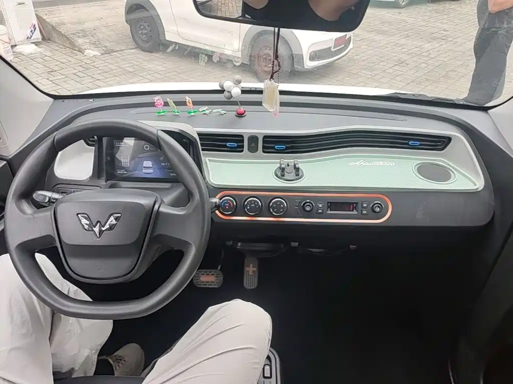 Wuling MINIEV — миниатюра 10