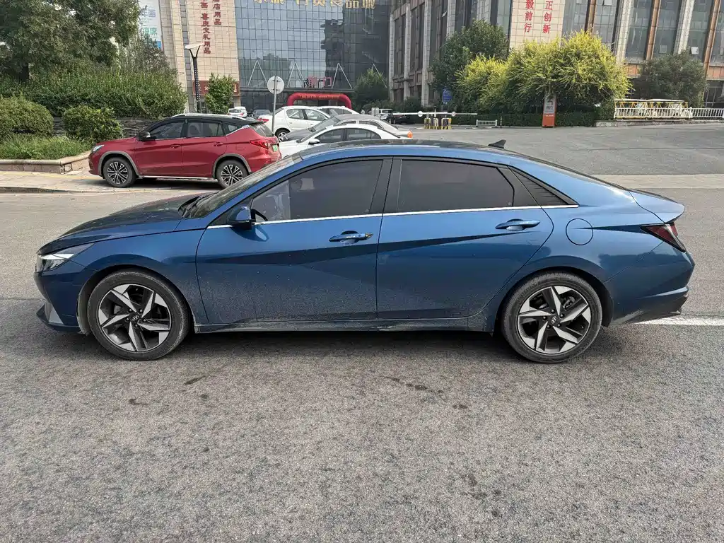 Hyundai Elantra — миниатюра 11
