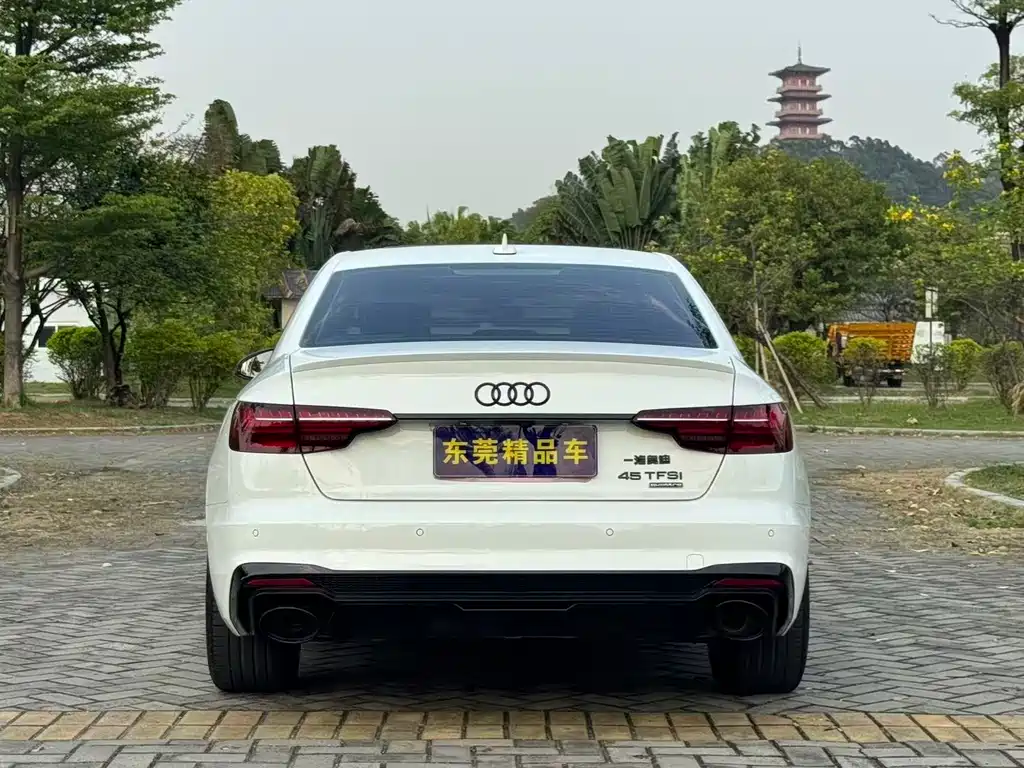 Audi A4L 2023 45 TFSI quattro
