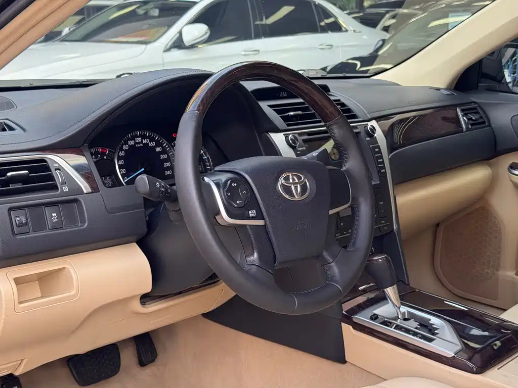 Toyota Camry — миниатюра 11