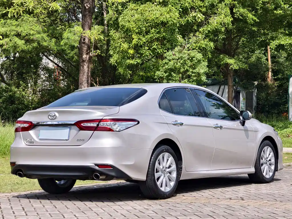 Toyota Camry — миниатюра 12