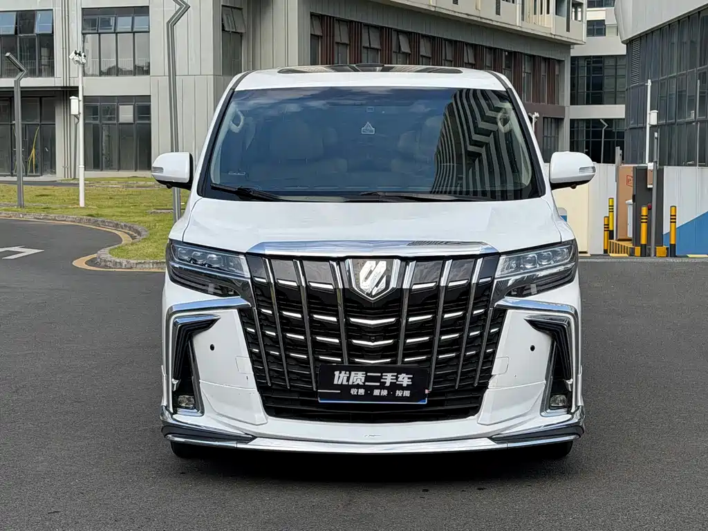 Toyota Alphard — миниатюра 2