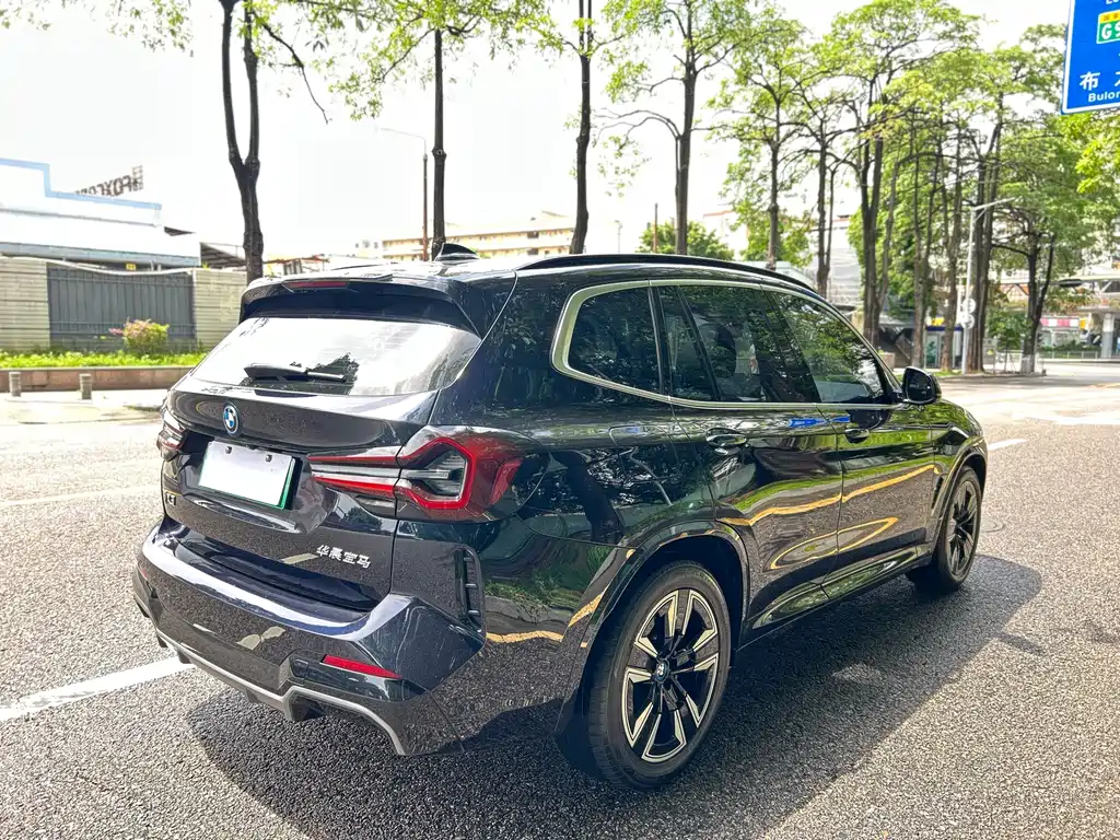 BMW iX3 — миниатюра 2