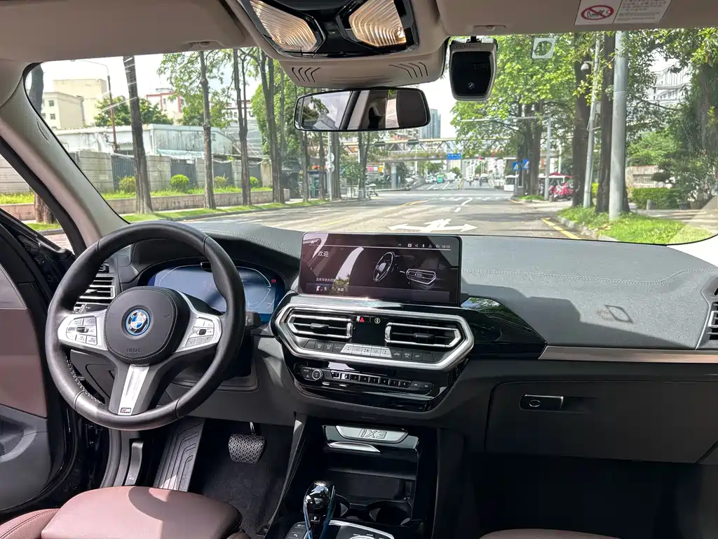 BMW iX3 — миниатюра 8