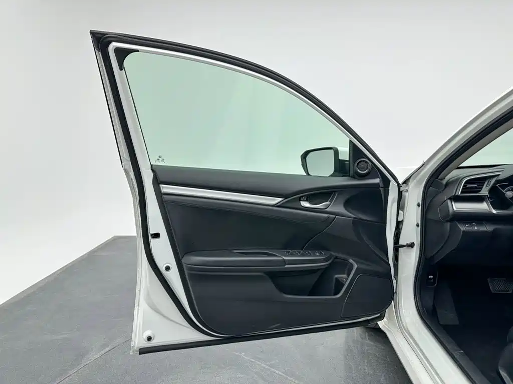 Honda Civic — миниатюра 11