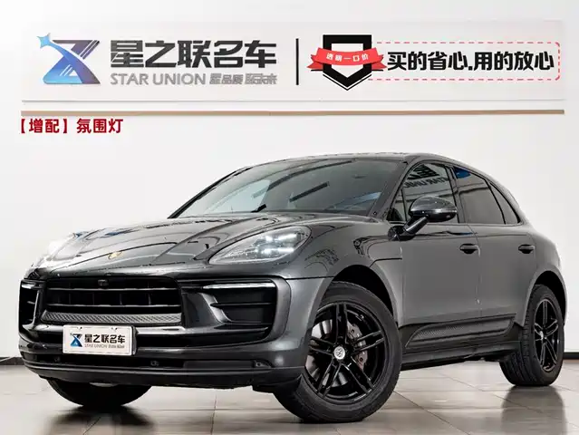 PORSCHE MACAN