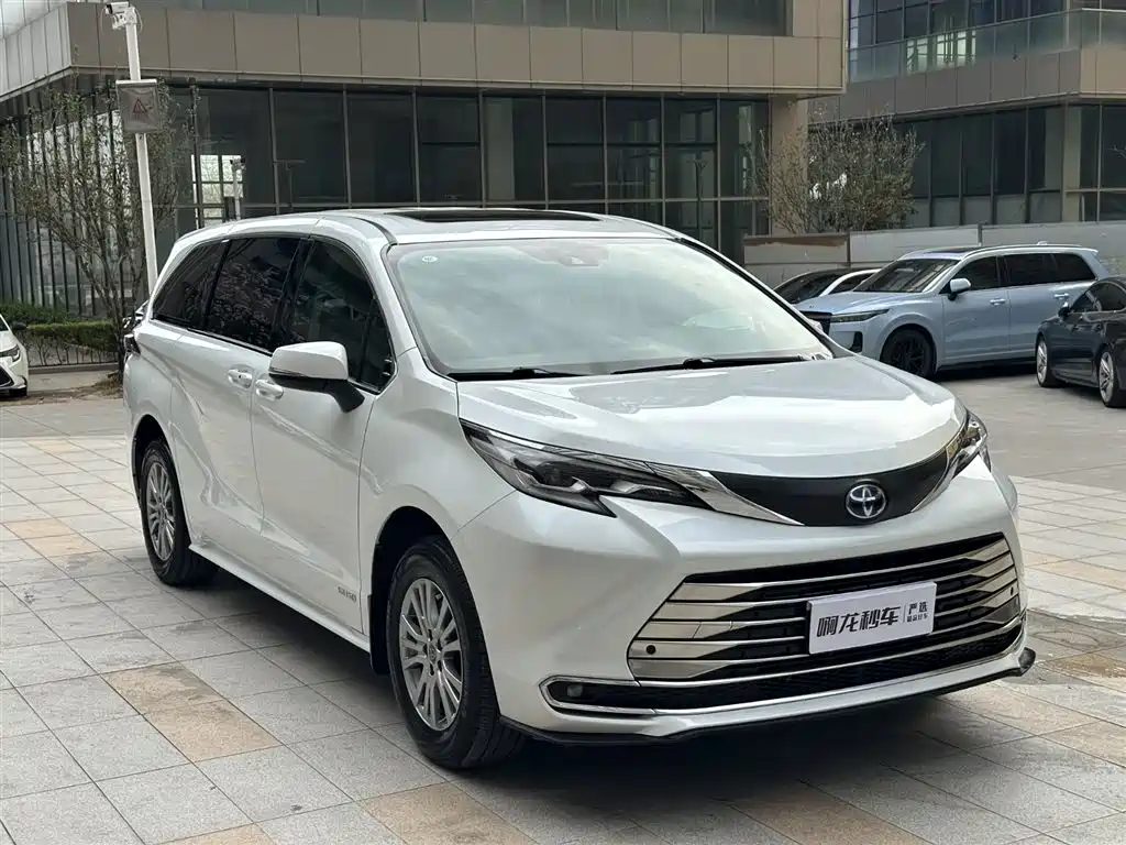 TOYOTA SIENNA