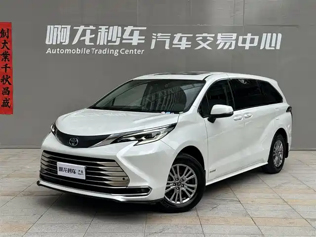 TOYOTA SIENNA 2023