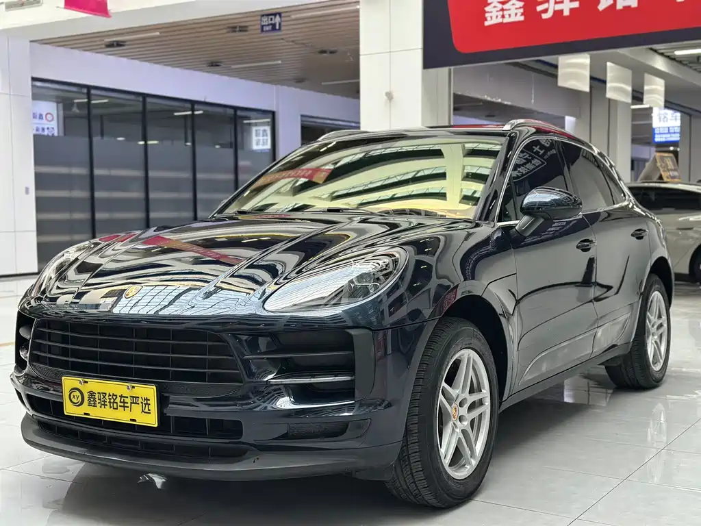 PORSCHE MACAN