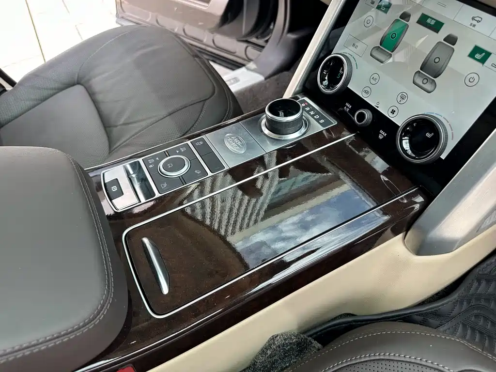 Land Rover Range Rover 2022 3.0 L6 400PS
