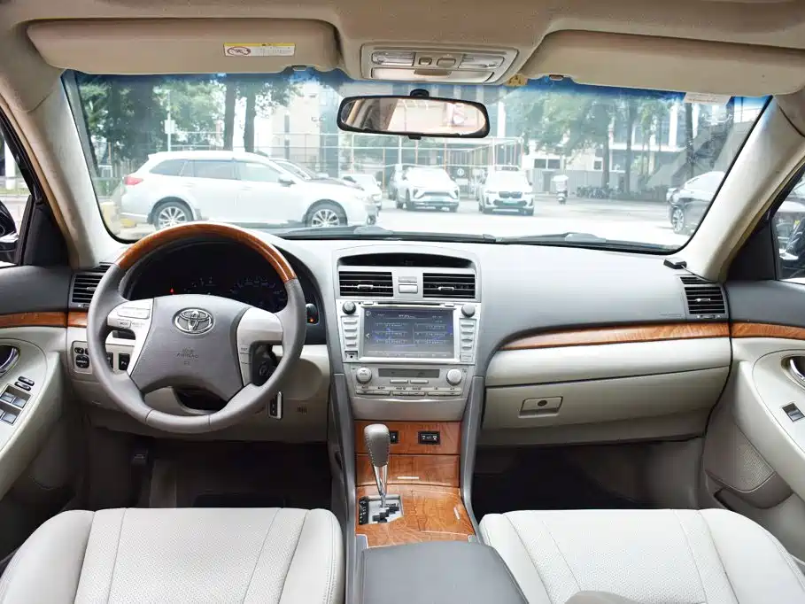 Toyota Camry — миниатюра 14