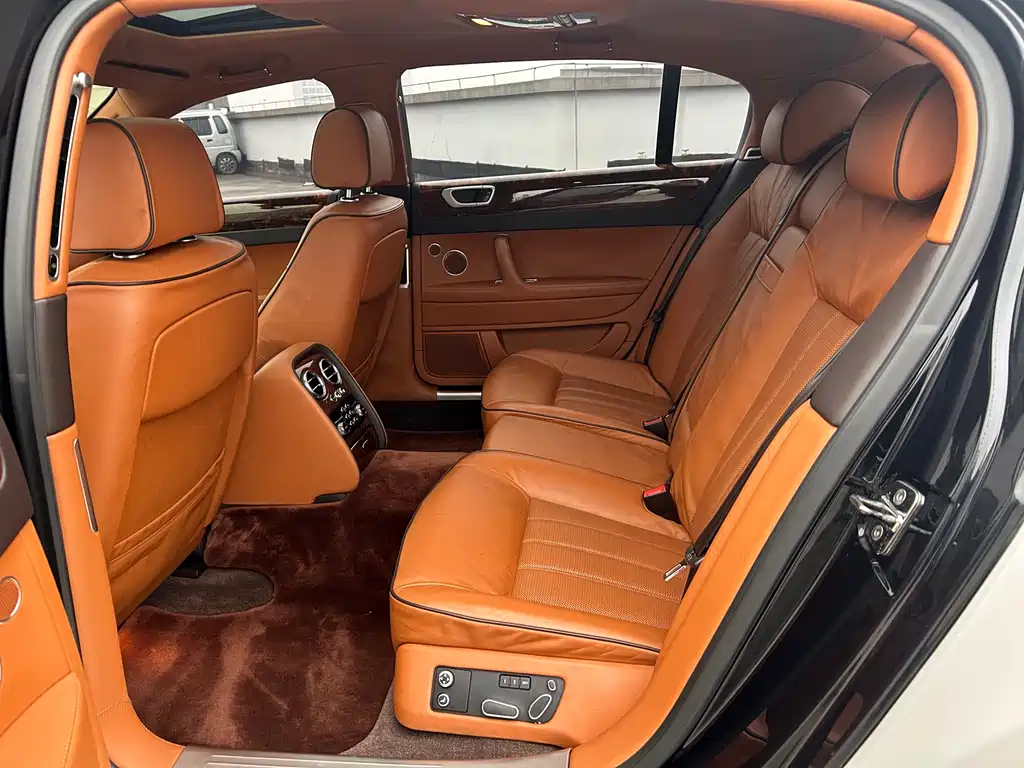 Bentley Flying Spur 2010 6.0T мест