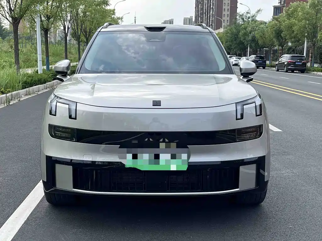 Lynk & Co 900 — миниатюра 2