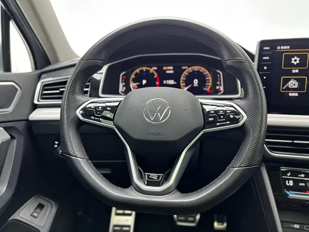 Volkswagen Tiguan L 2023 — фото 11
