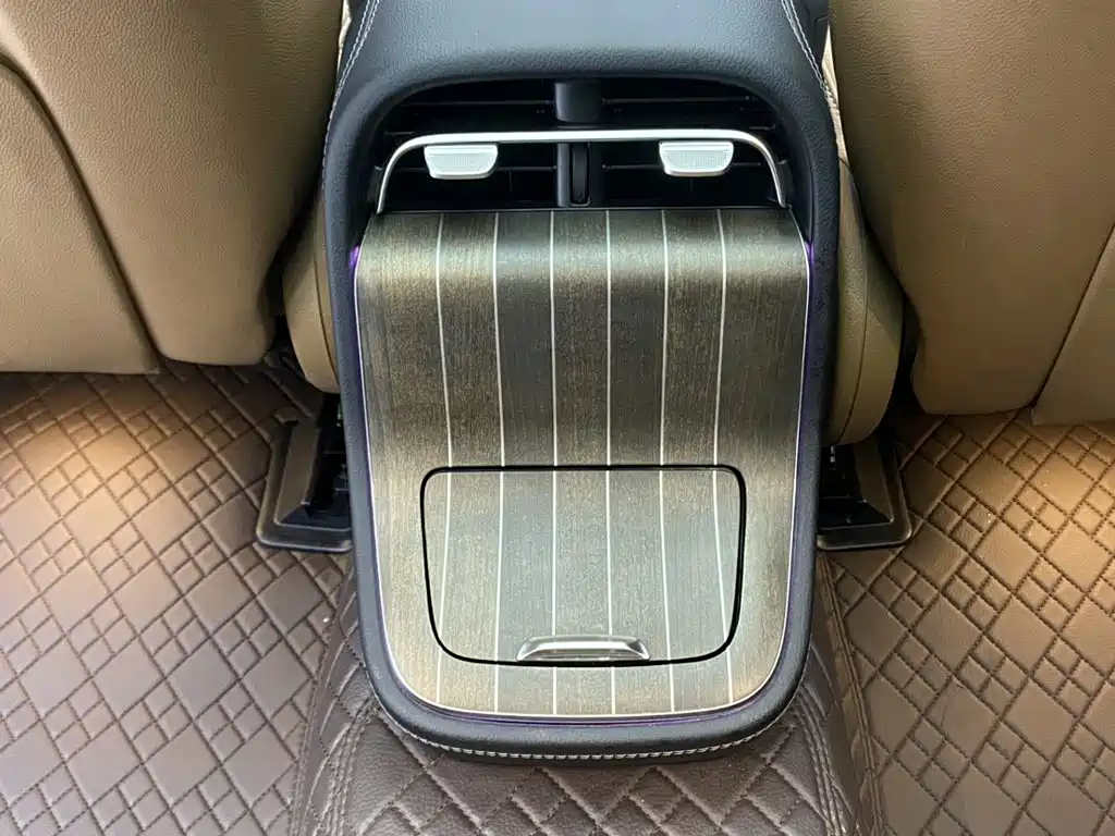 Mercedes-Benz E-Class — миниатюра 29
