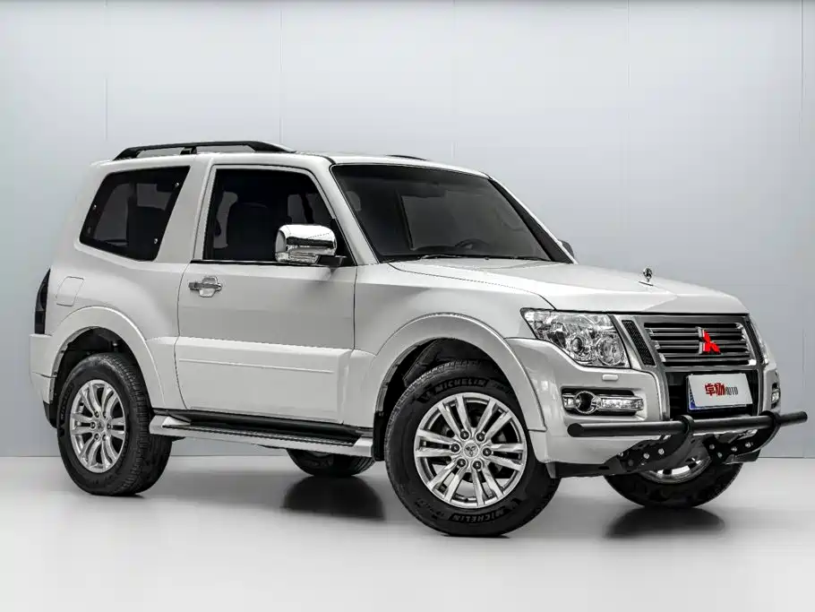 Mitsubishi Pajero (Import) — миниатюра 3