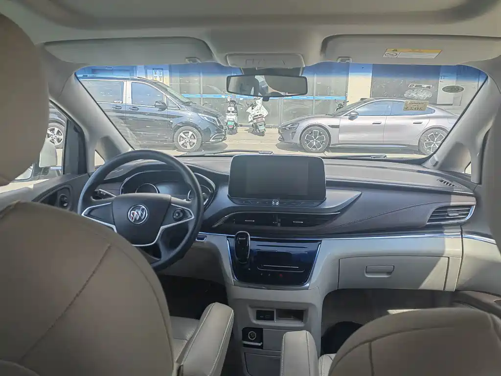 Buick GL8 — миниатюра 8