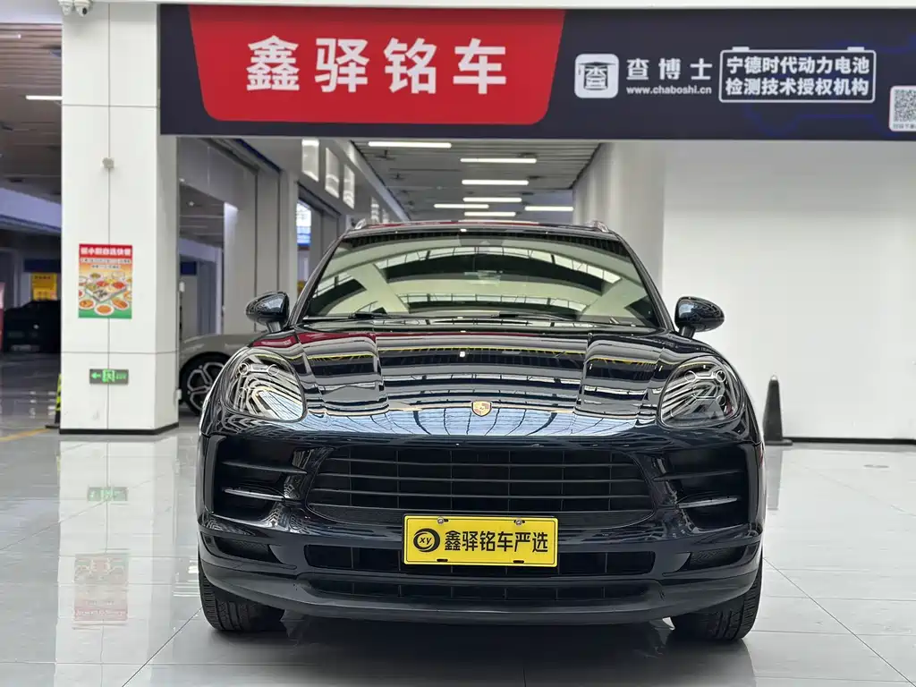 PORSCHE MACAN