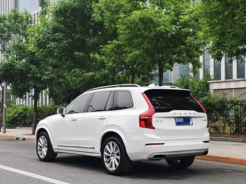 Volvo XC90 2015 T6 7 мест