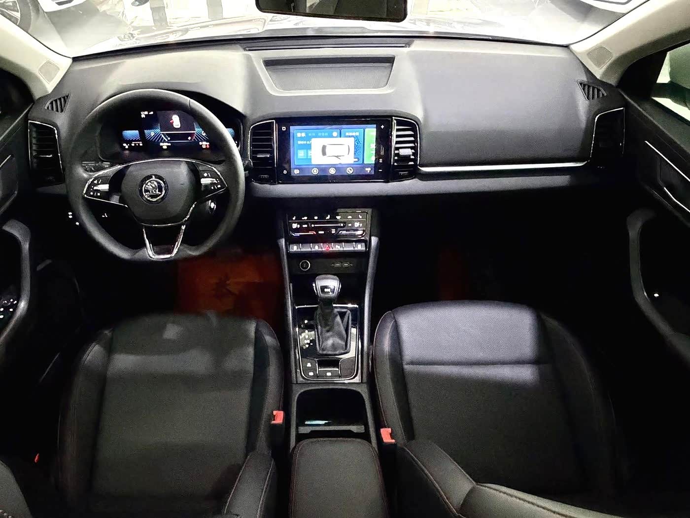 Skoda Karoq 1.4 л 2023 г. Белый, пробег 22000 км