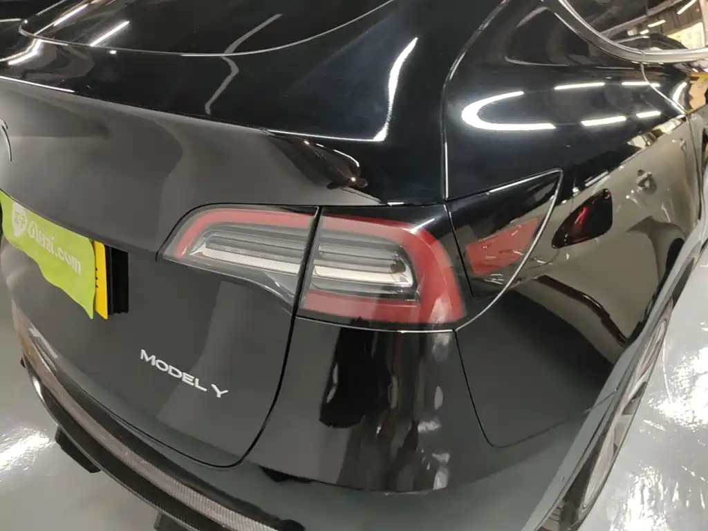 Tesla Model Y — миниатюра 8