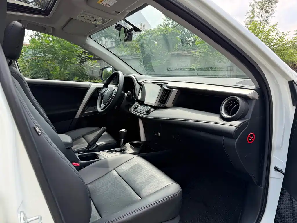 Toyota RAV4 — миниатюра 8