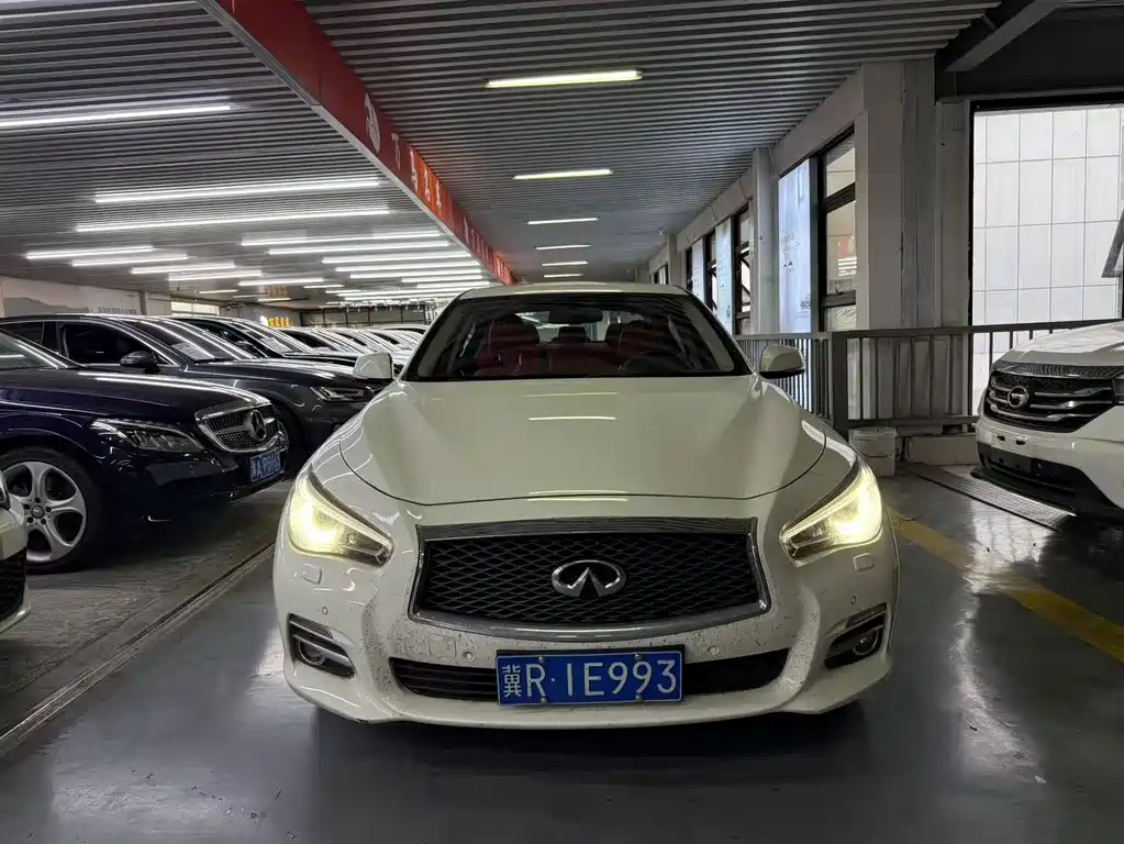 Infiniti Q50 2014 3.7L Comfort