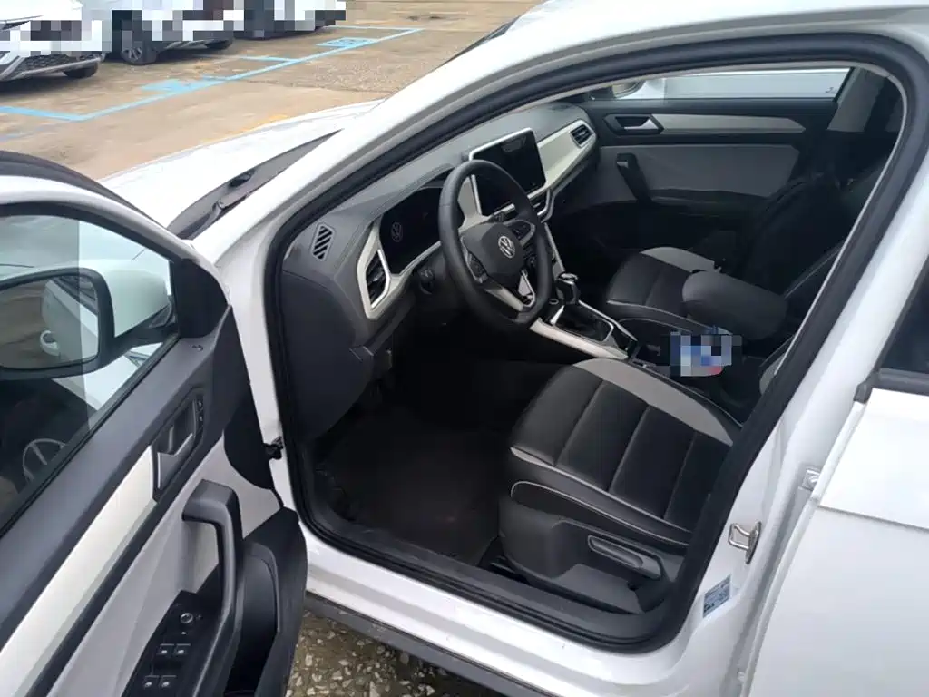Volkswagen T-Roc — миниатюра 16