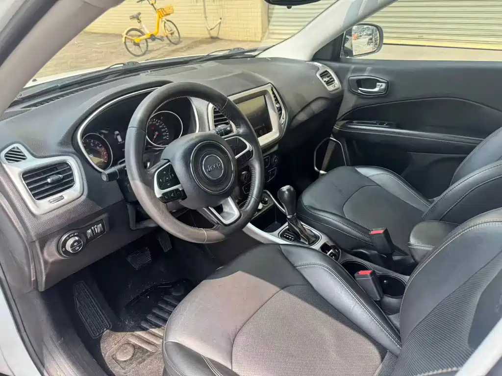 Jeep Compass — миниатюра 7