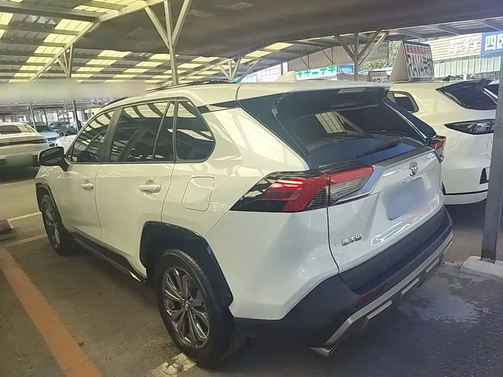 Toyota RAV4 — миниатюра 5