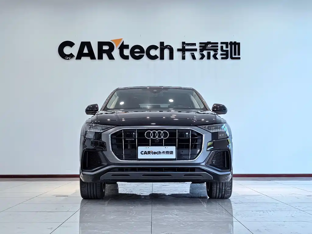 AUDI  Q8